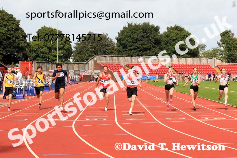 100 metres, 2024 Gateshead Tartan Games.  Photo: David T. Hewitson/Sports for All Pics